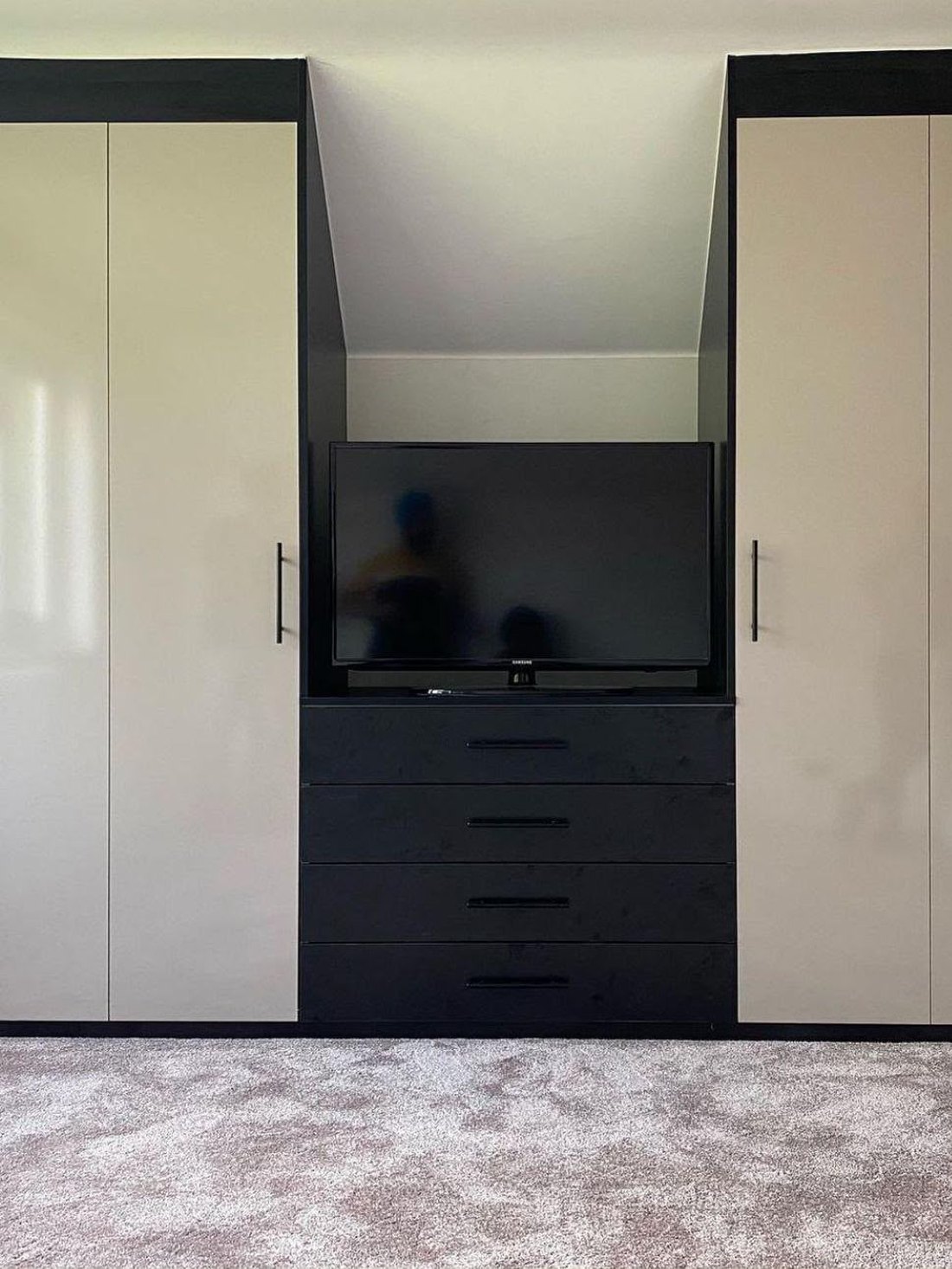 Interior design by All In One Builders, photograph 1